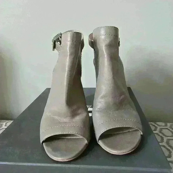 VINCE CAMUTO PEEP  TOE SLING BACK BOOTIE - Picture 4 of 11